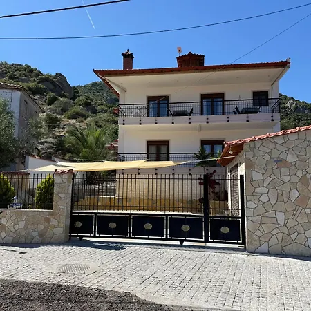 Appartement Stone House Under A Rock Kukos